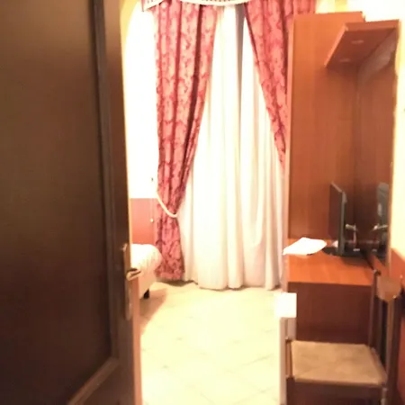 Terminal House מלון 2*