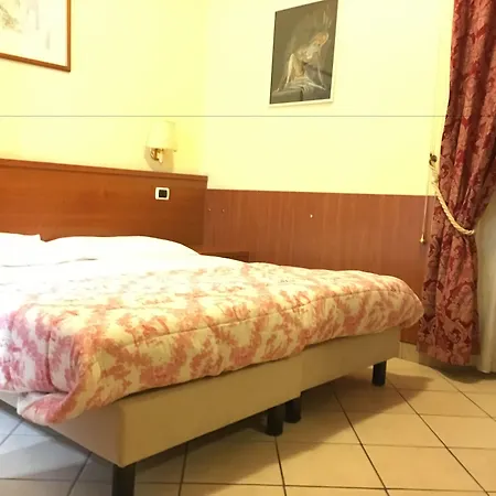 Terminal House מלון 2*