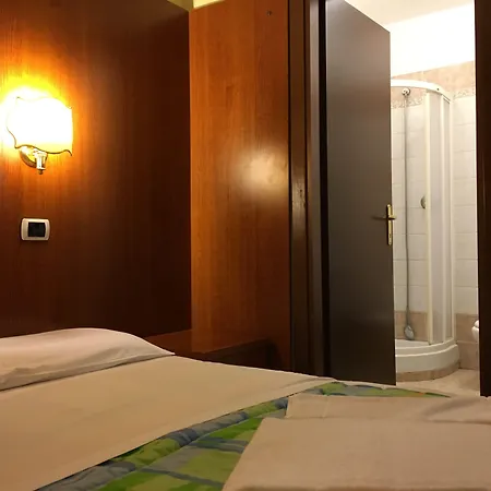 Terminal House מלון 2*