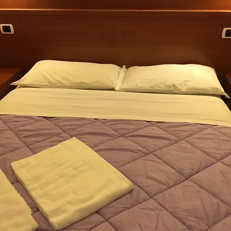 Terminal House מלון