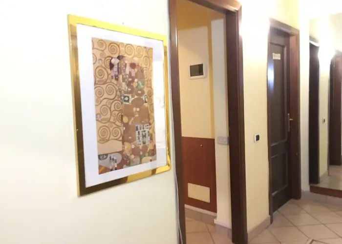 Terminal House 2* Rome